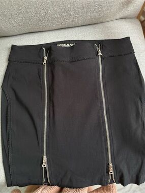Guess Black Mini Skirt with Dual Silver Zippers. Authentic.